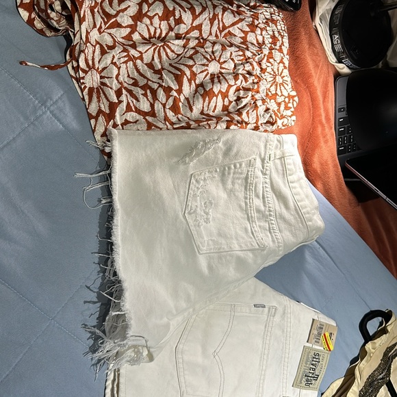 Silver tab high waisted mom shorts white brand new with tags size 28 - Picture 9 of 9